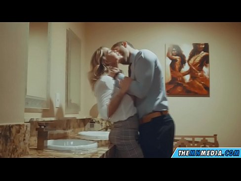 ❤️ Quando uma loira peituda o seduz em um banheiro público ️❌ Porno de qualidade em pt-br.novoporn.ru ☑